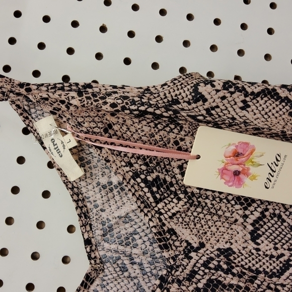 ENTRO snakeskin top women's size large NWT - Picture 2 of 6
